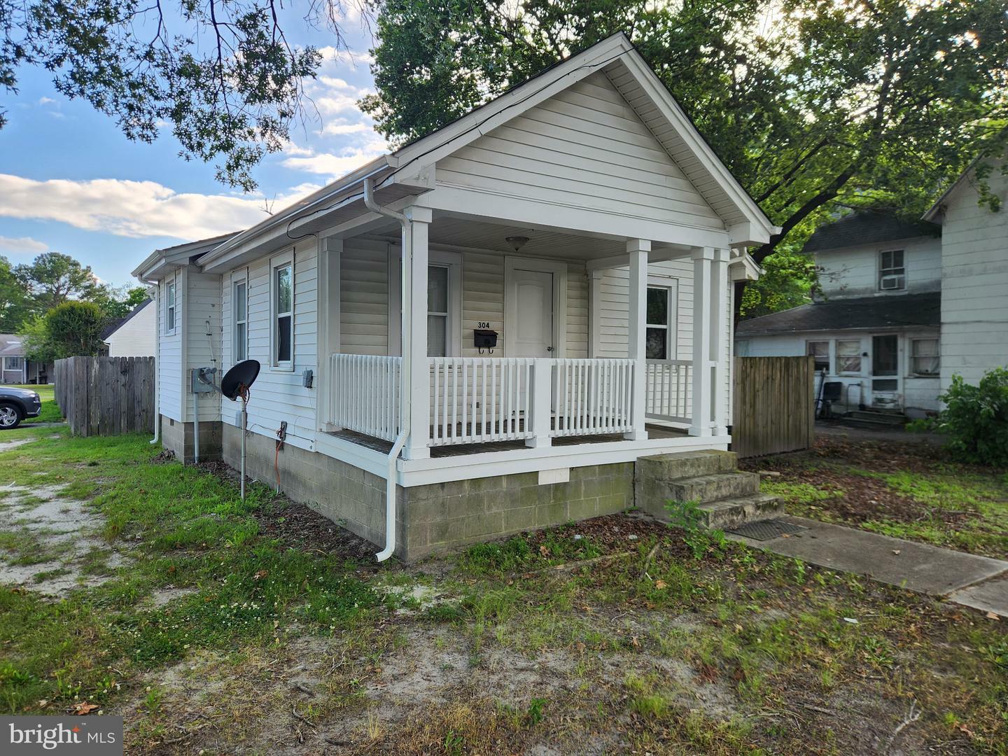 Property Photo: 304 E Lincoln Avenue MD 21804