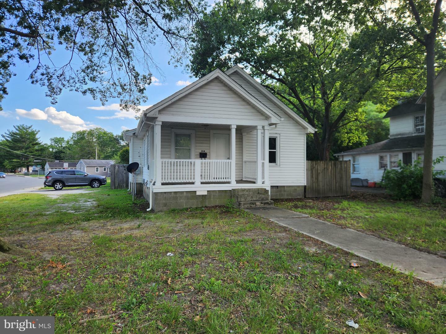 Property Photo: 304 E Lincoln Avenue MD 21804