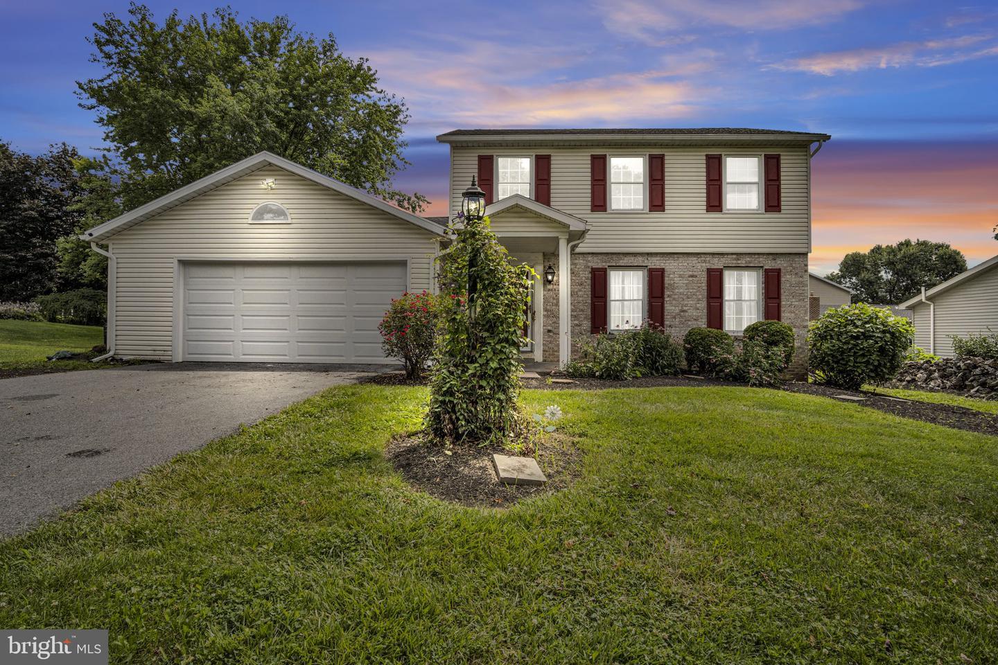 Property Photo:  18 Douglas Court  PA 17013 
