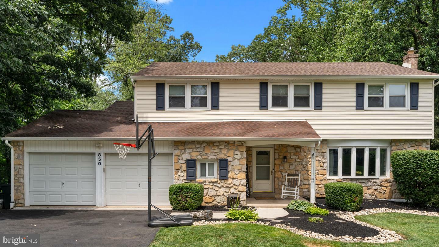 Property Photo: 850 Sycamore Drive PA 18966