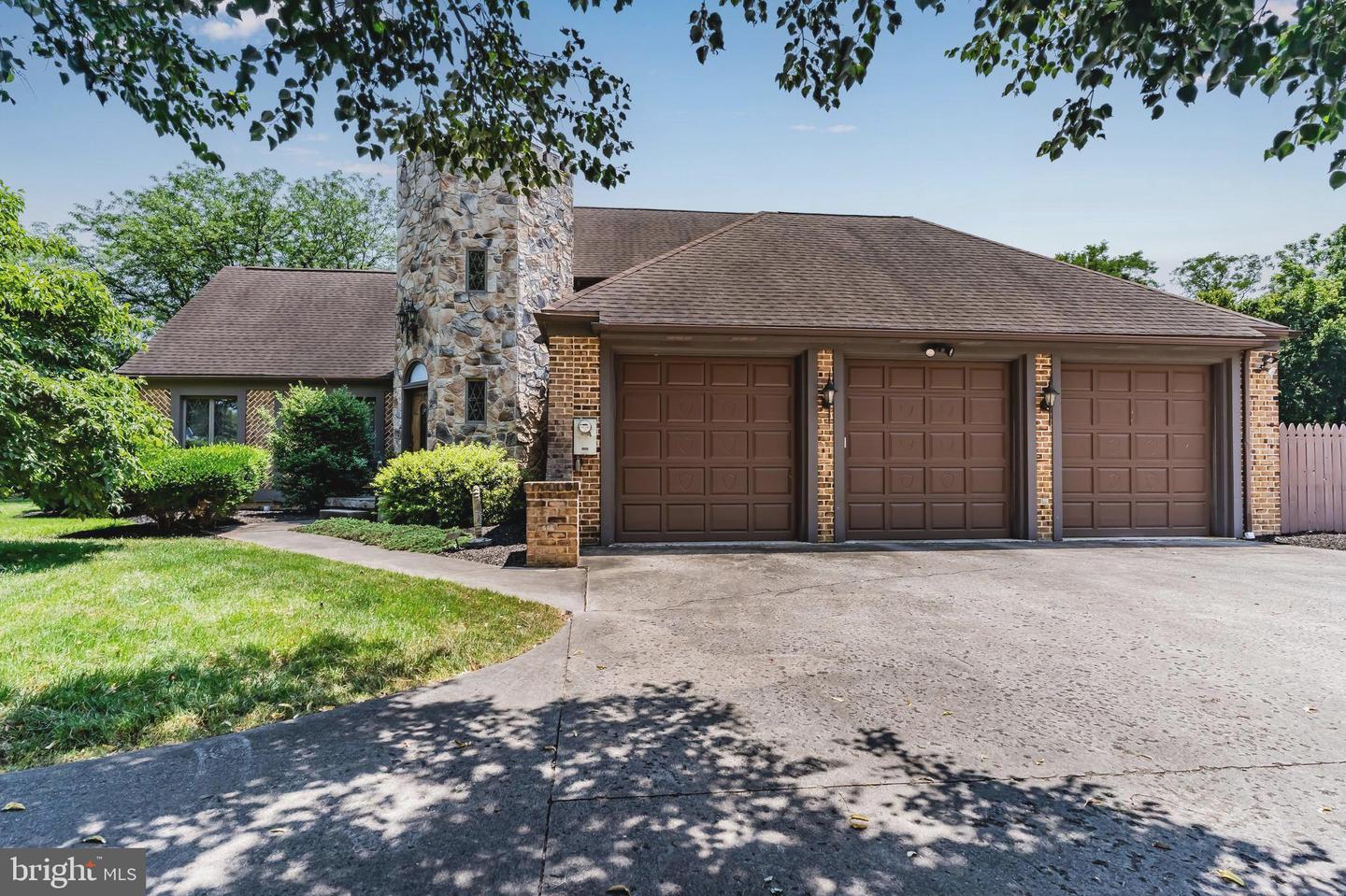 Property Photo: 1215 Georgetown Circle PA 17013