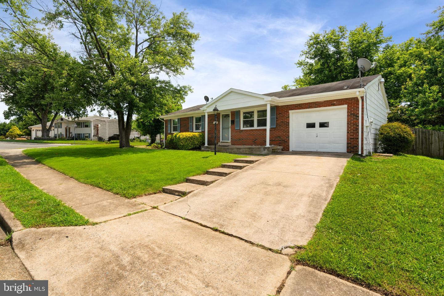 Property Photo:  13223 Hawthorn Lane  VA 22193 