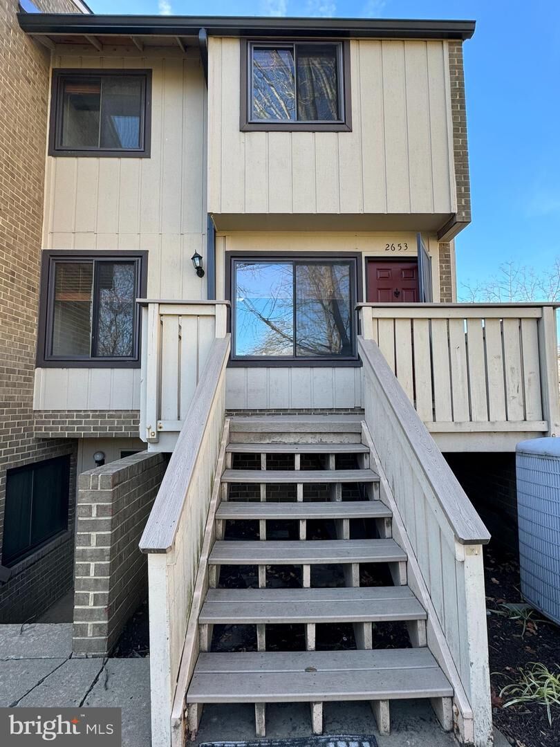 Property Photo: 2653 Glengyle Drive 84 VA 22181