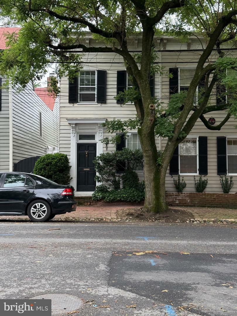 Property Photo: 210 Gibbon Street VA 22314