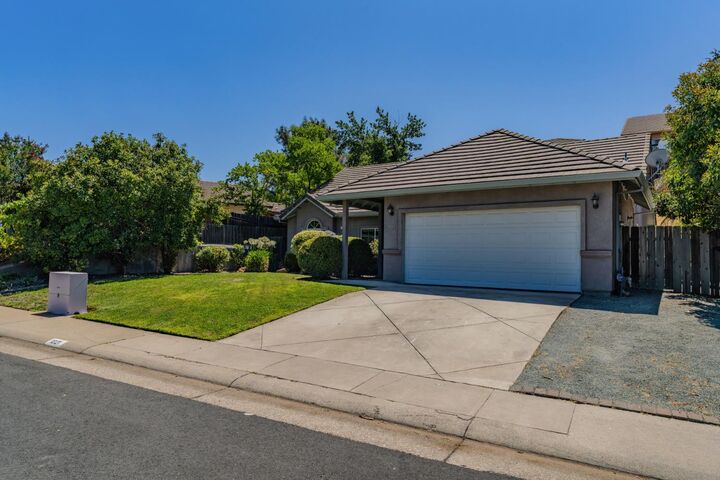 Property Photo: 1021 Mockingbird CA 95252