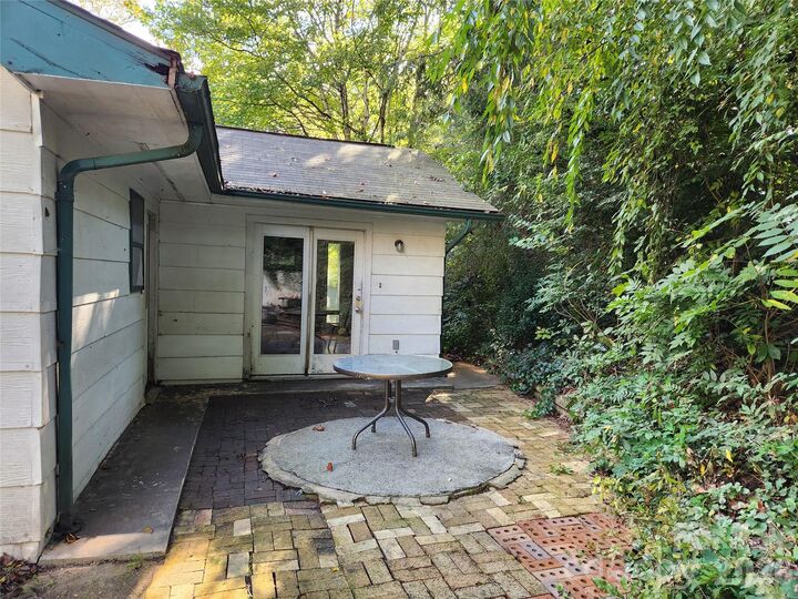 Property Photo:  18 Peaceful Valley Lane  NC 28731 