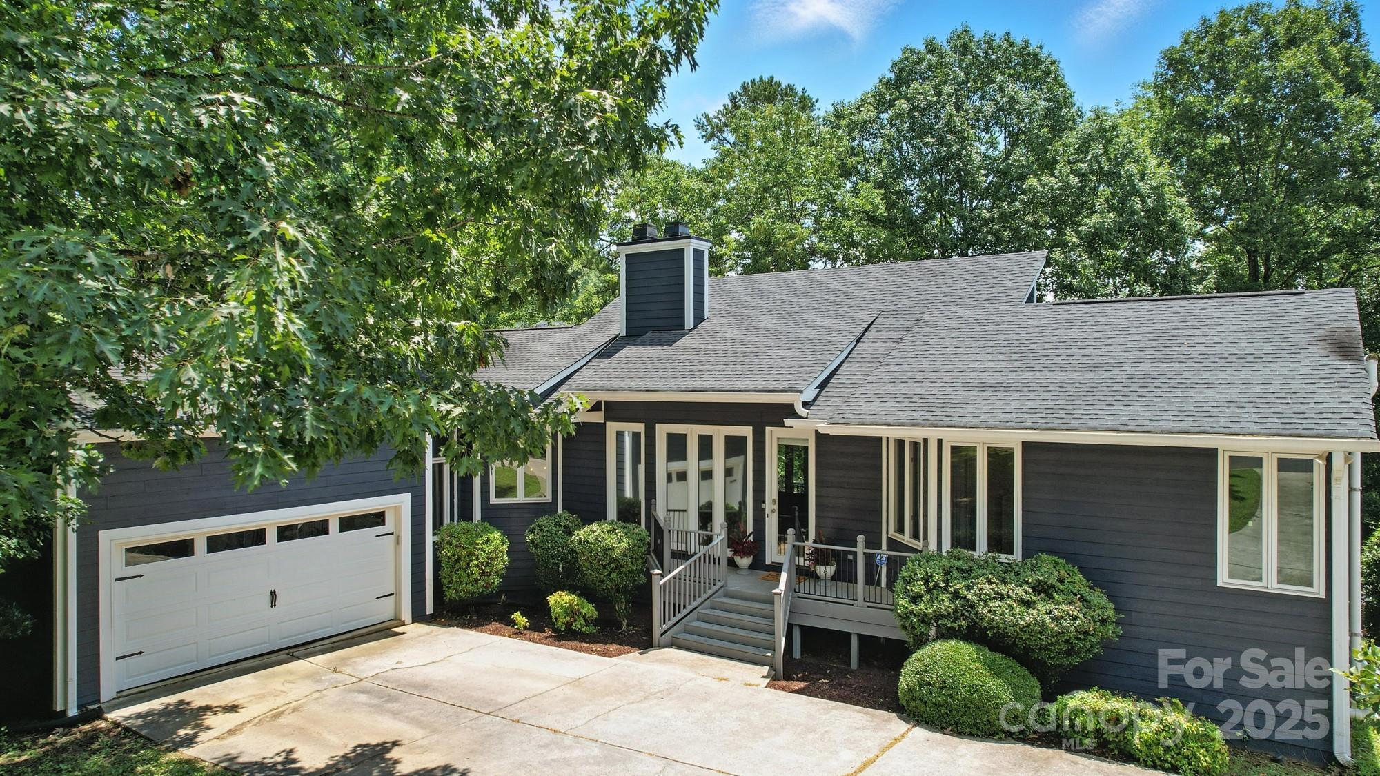 Property Photo: 16101 Heron Run Drive SC 29708