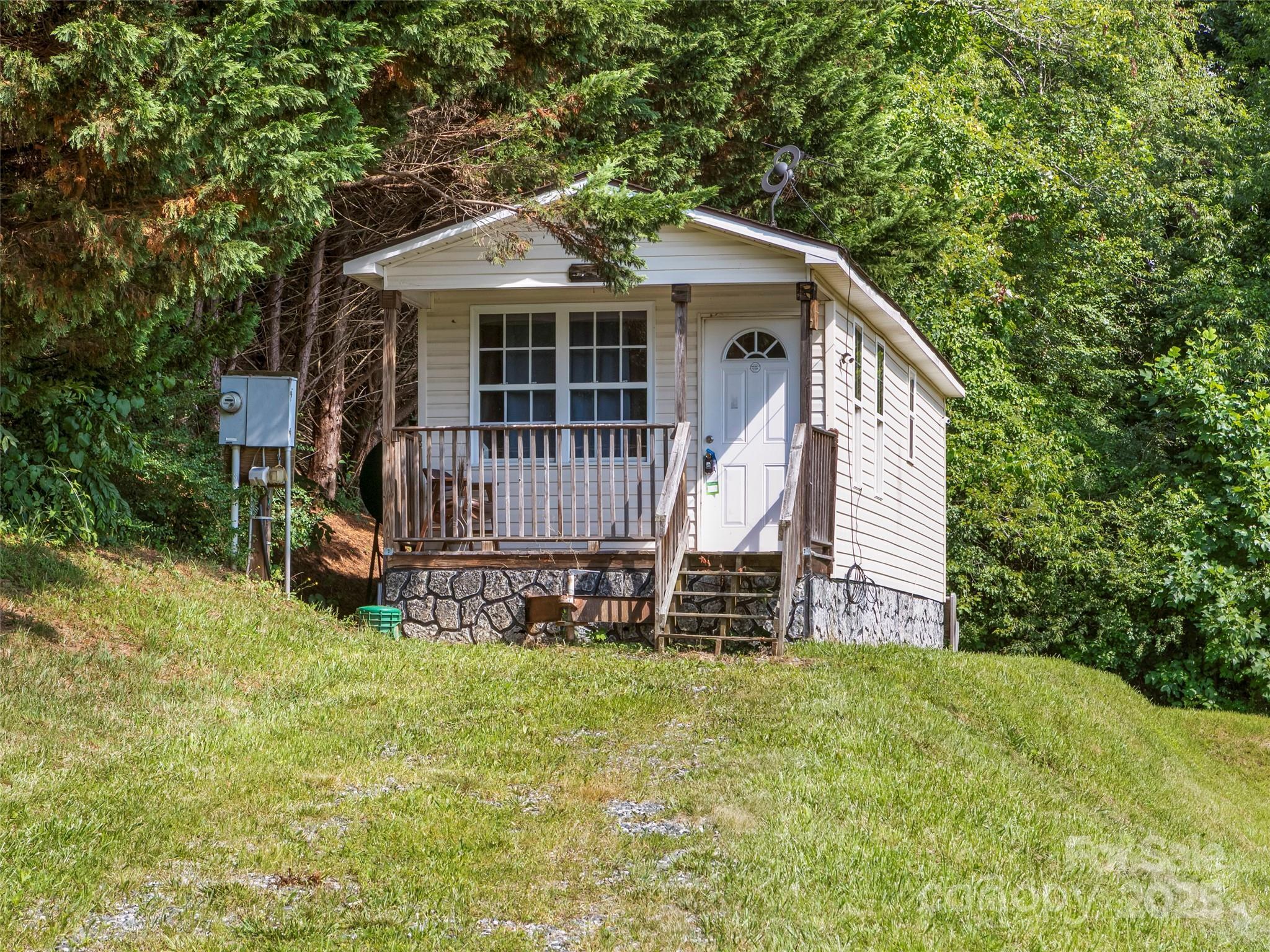 Property Photo: 15 Country Ridge Drive NC 28748