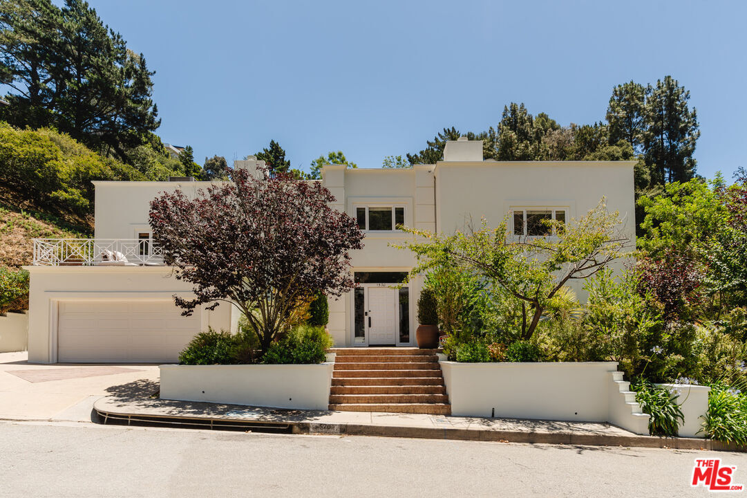 Property Photo:  1570 Roscomare Rd  CA 90077 