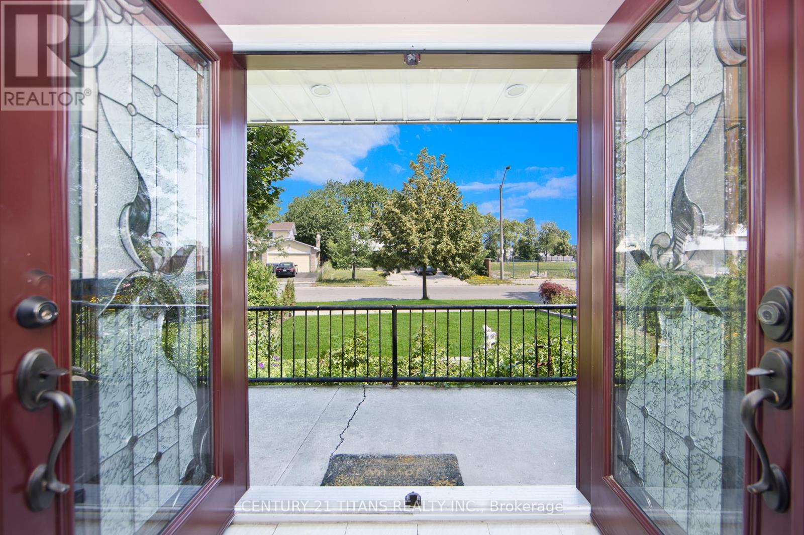 Property Photo: 7606 Netherwood Road ON L4T 2P1