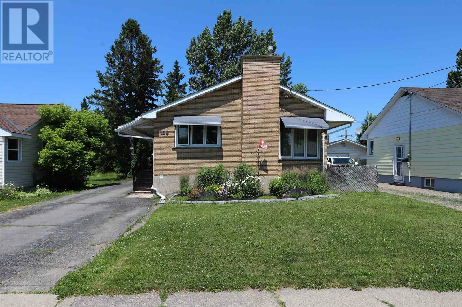 Property Photo:  108 Smale Ave  ON P6B 1S5 