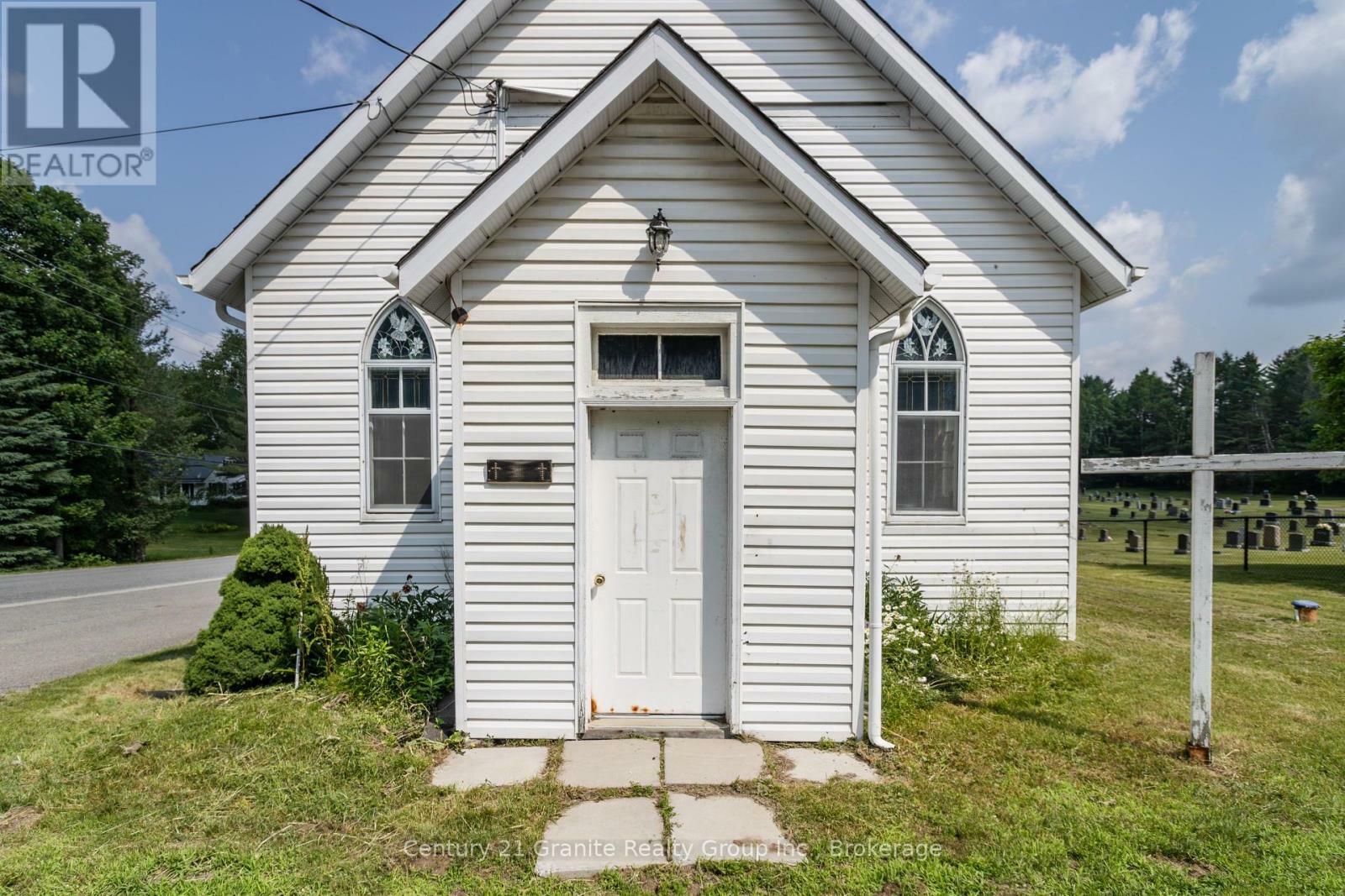 Property Photo: 10961 Highway 118 ON K0M 1J1