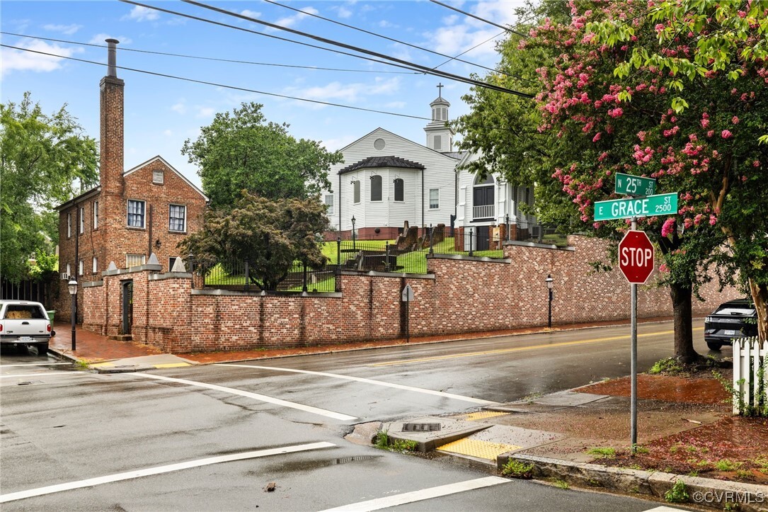 Property Photo:  2502 E Grace Street  VA 23223 