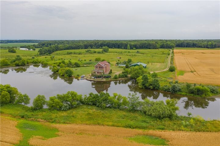 Property Photo:  8505 E 1300th Avenue  IL 62448 