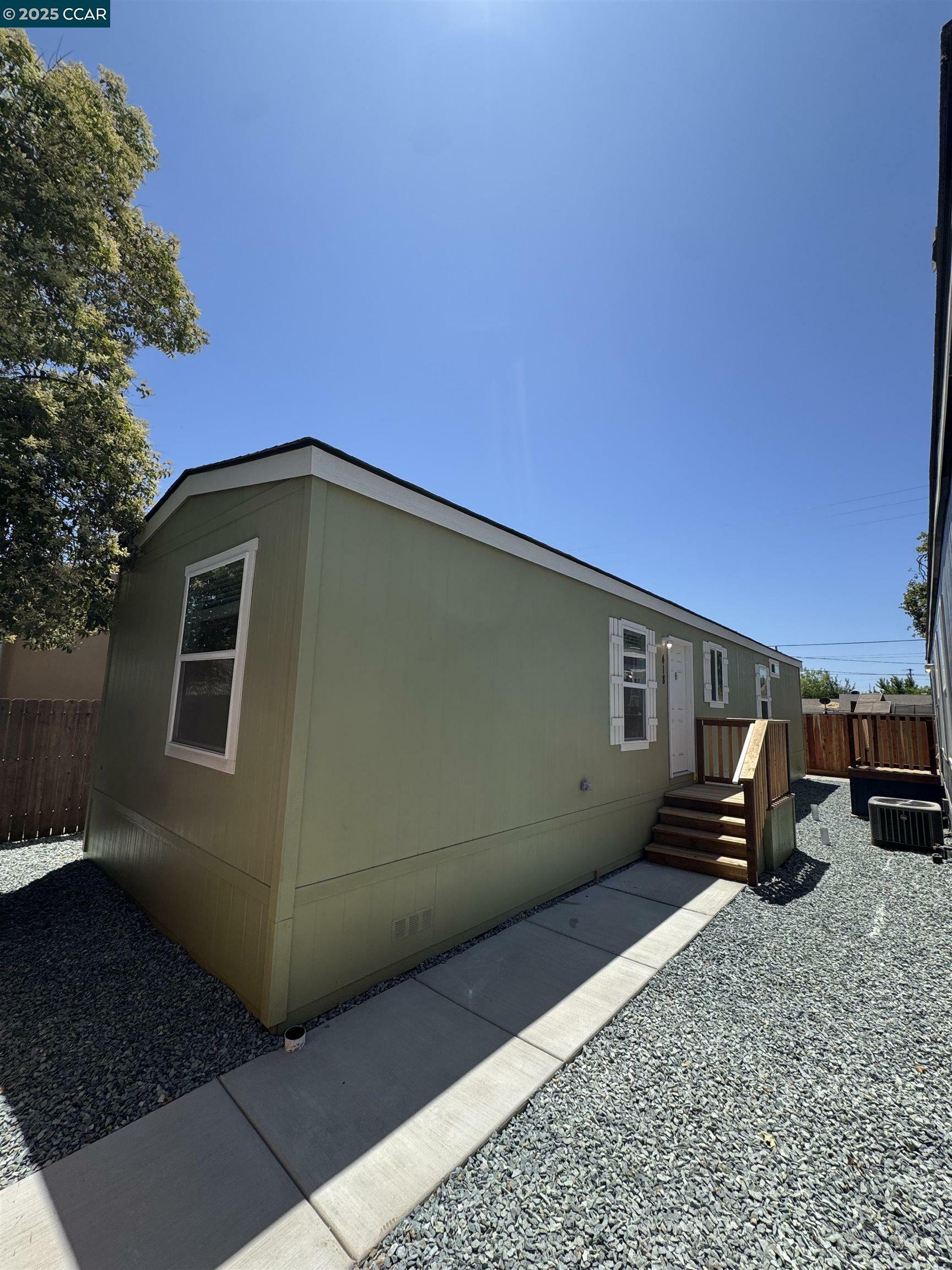 Property Photo: 418 N School St CA 95240