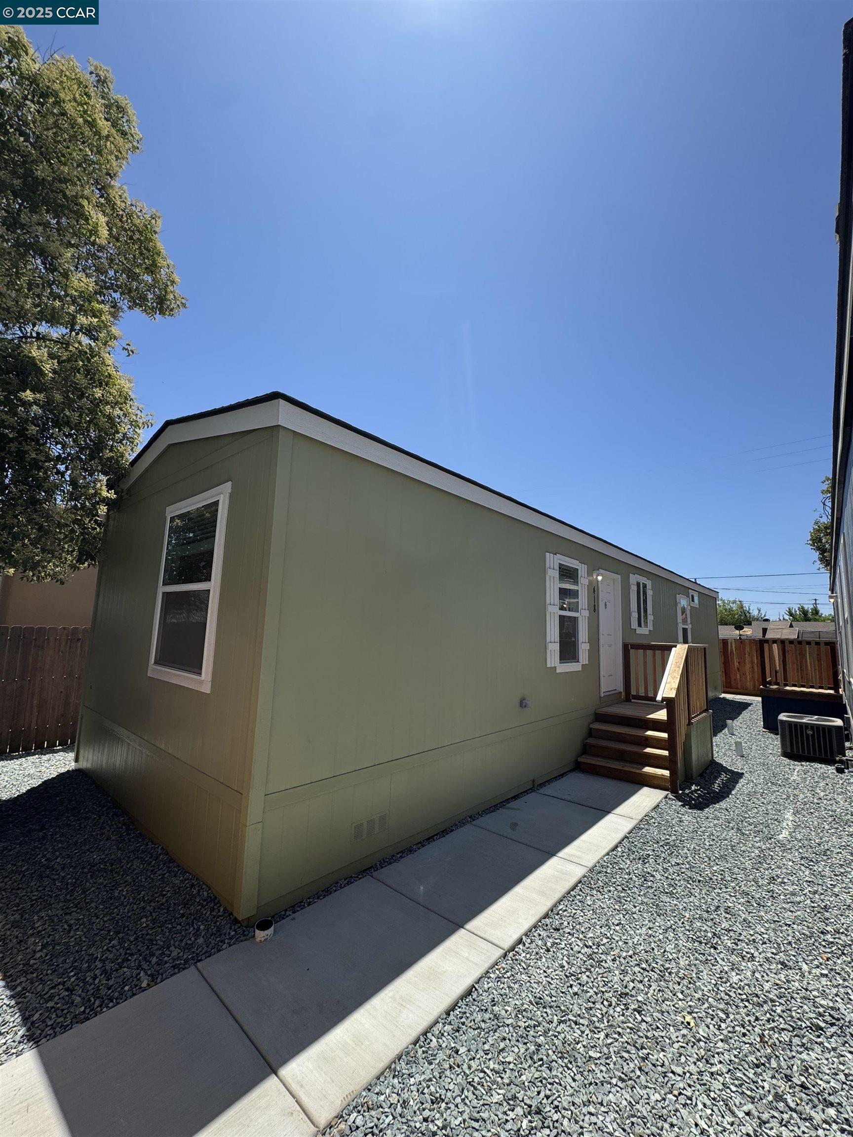 Property Photo: 418 N School St CA 95240