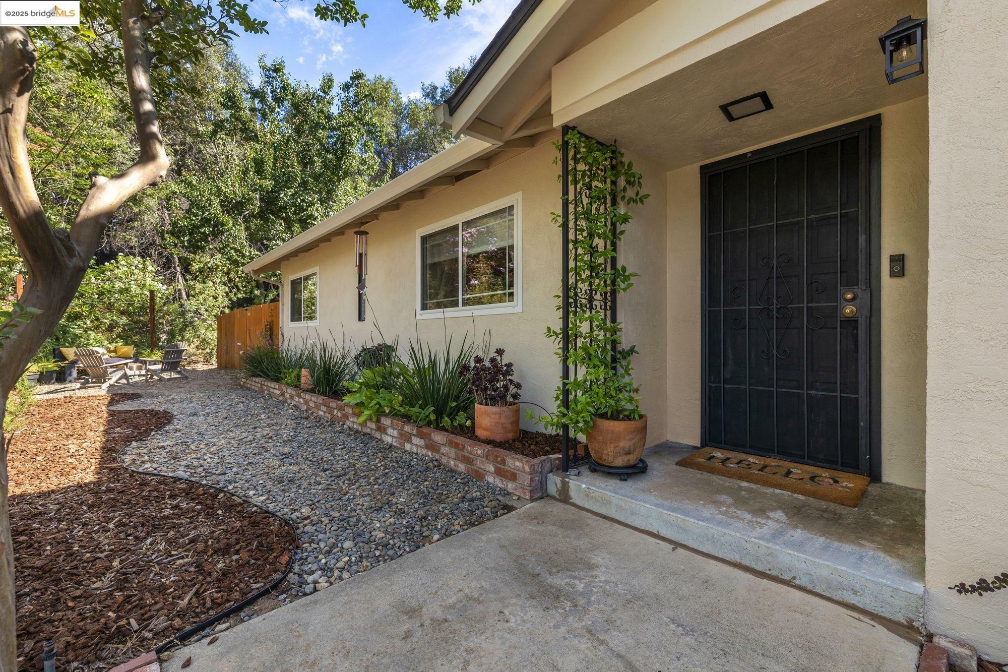 Property Photo: 20112 Shawnee Dr CA 95370