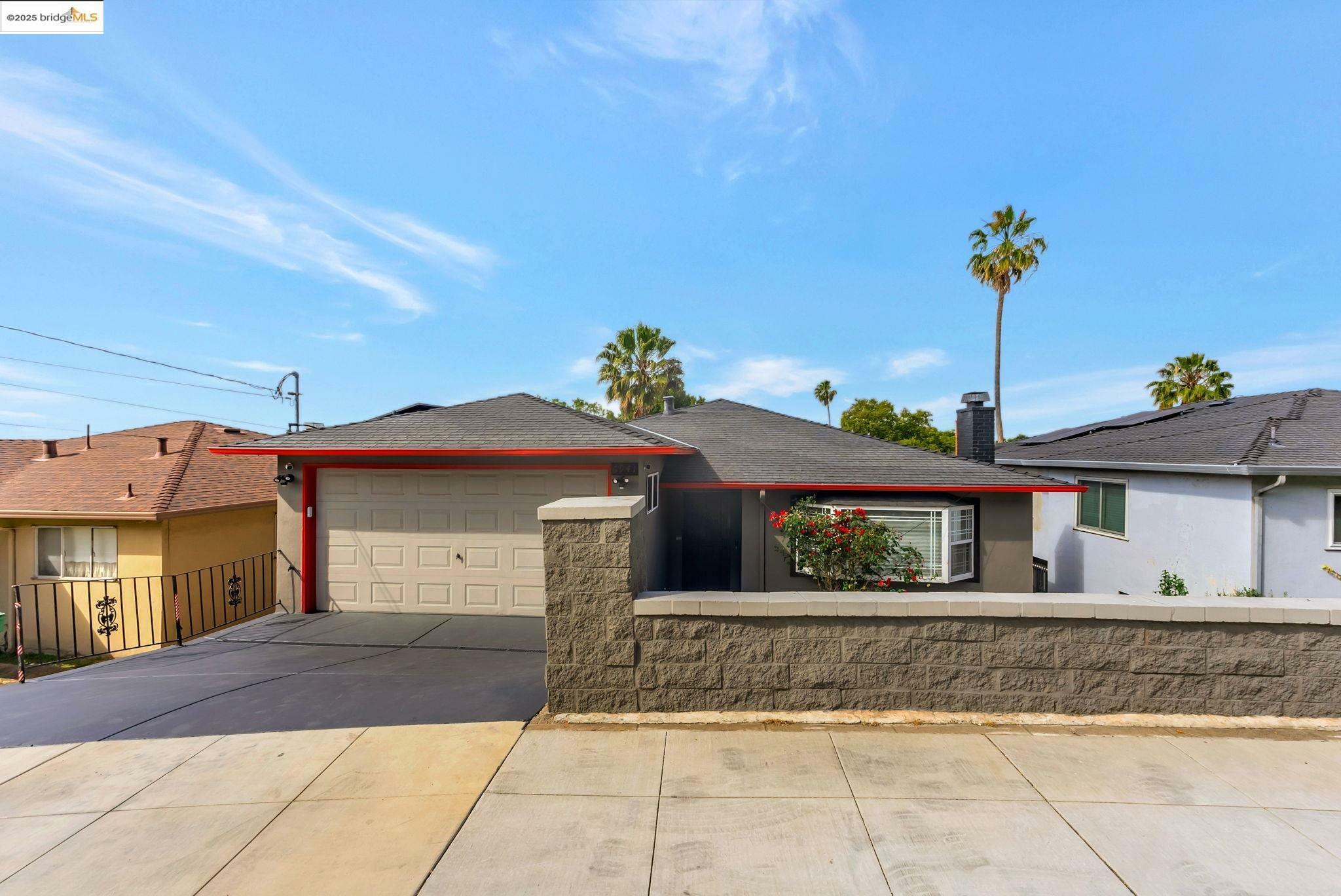 Property Photo: 6941 Outlook Ave CA 94605