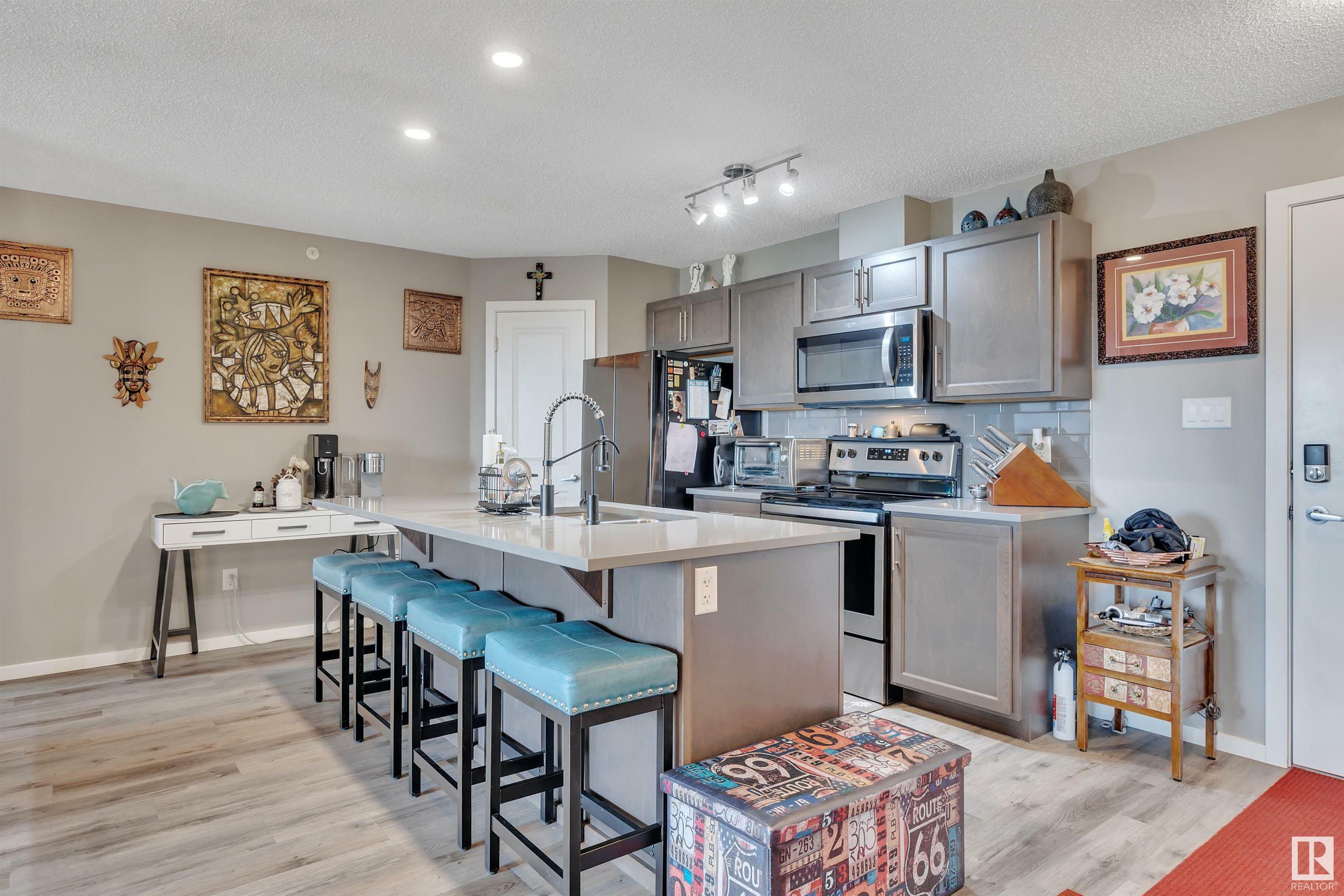 Photo de la propriété:  148 Ebbers Boulevard NW 433  AB T5Y 4A4 