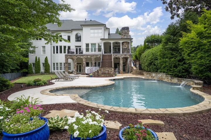 Property Photo: 948 Saint Lyonn Courts GA 30068