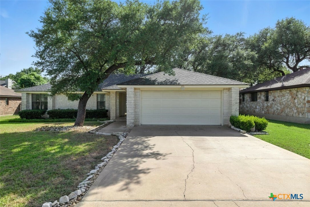Property Photo: 303 Woodstone Drive TX 78628