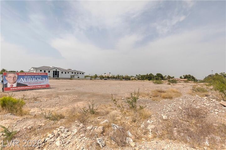 Property Photo:  