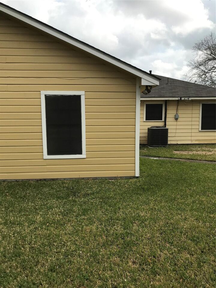 Property Photo: 1706 Gellhorn TX 77029