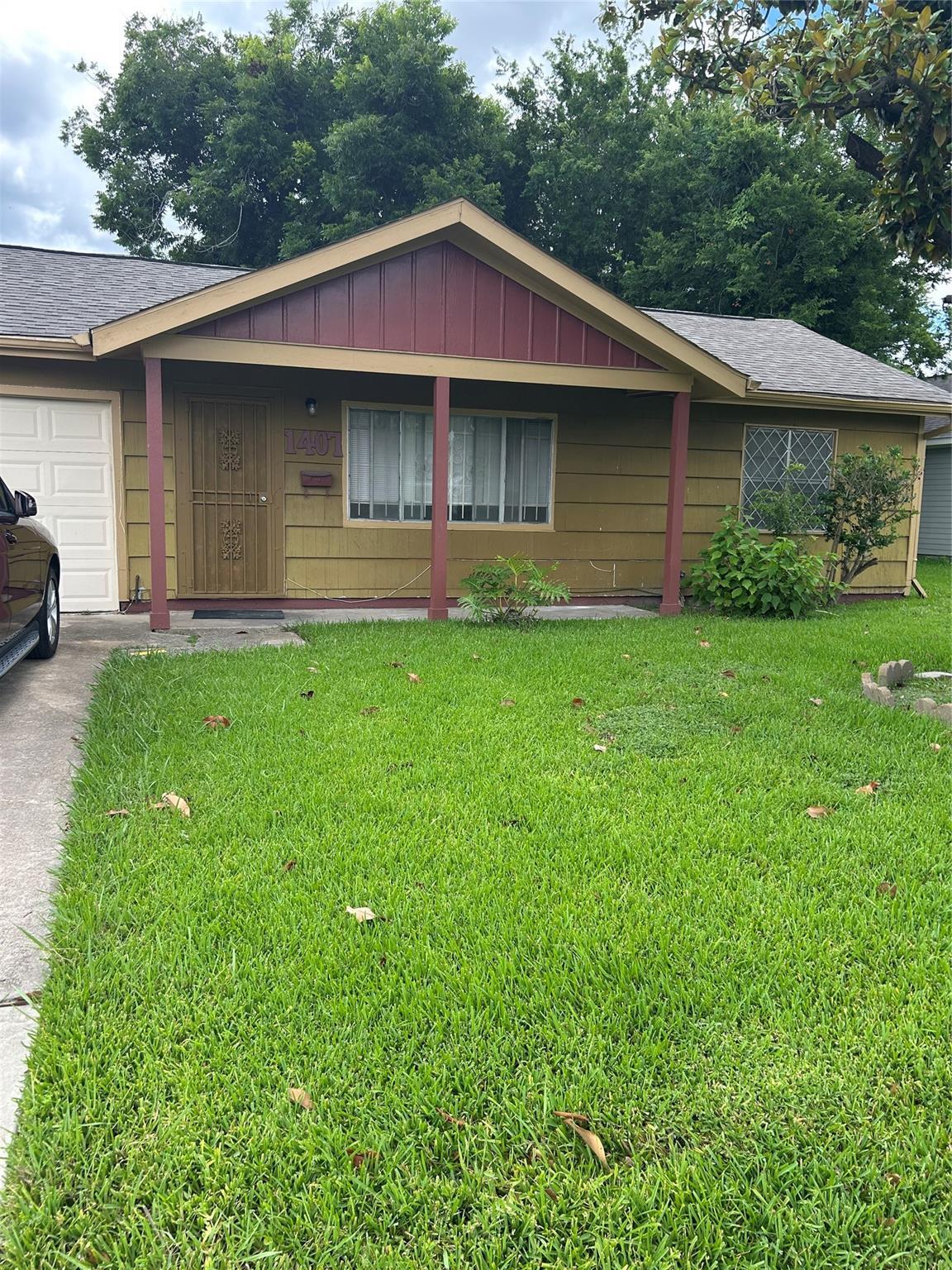 Property Photo: 1407 Silverdale TX 77029