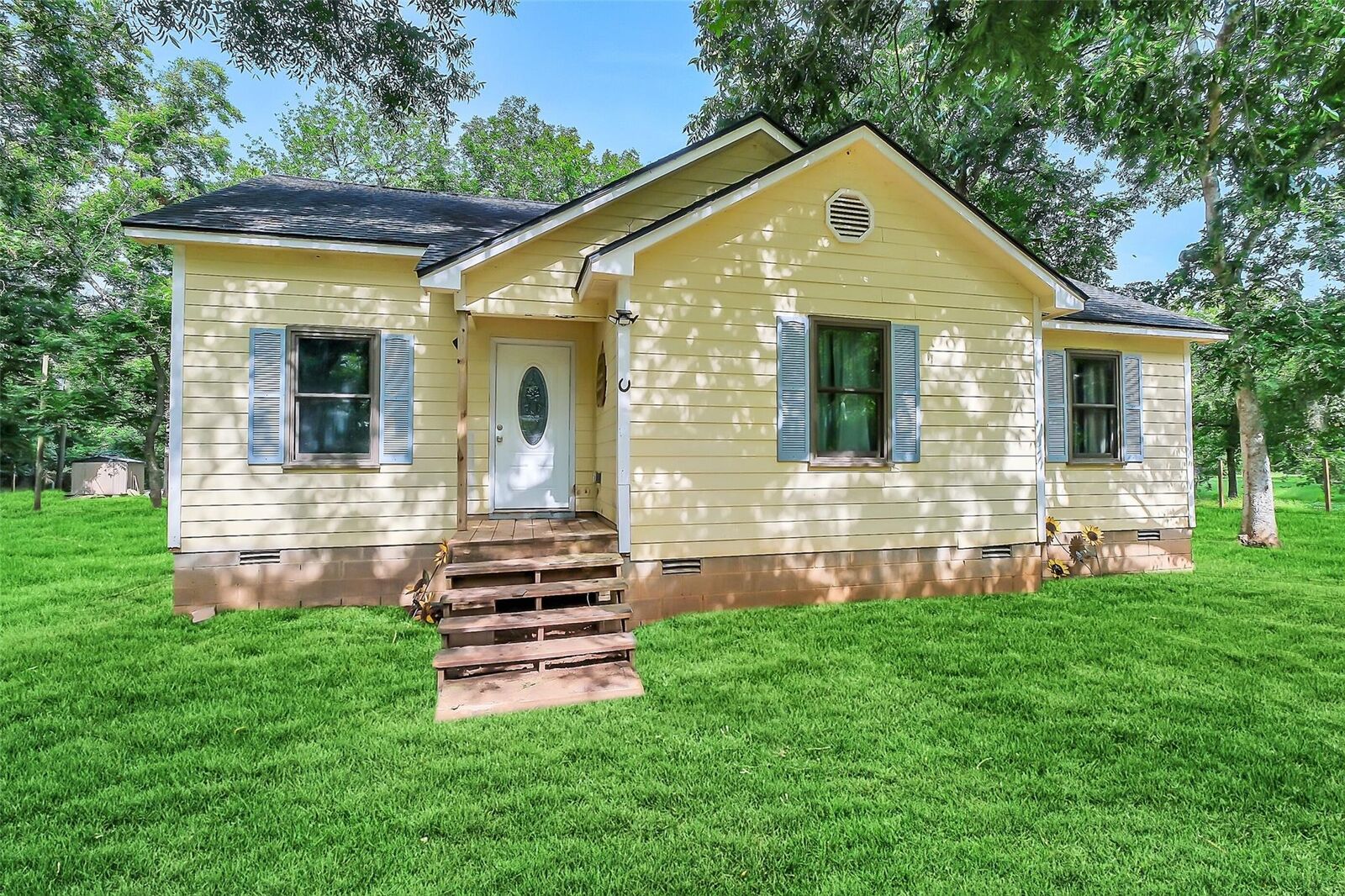 Property Photo:  603 Hackamore Road  TX 77485 