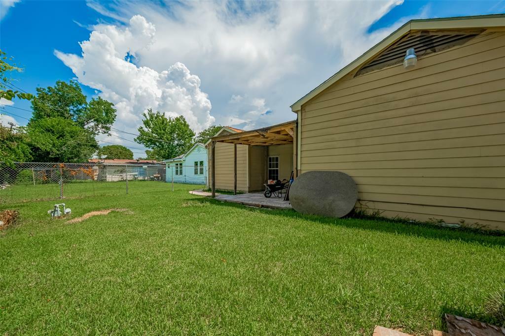 Property Photo: 1907 Kentucky Street TX 77520