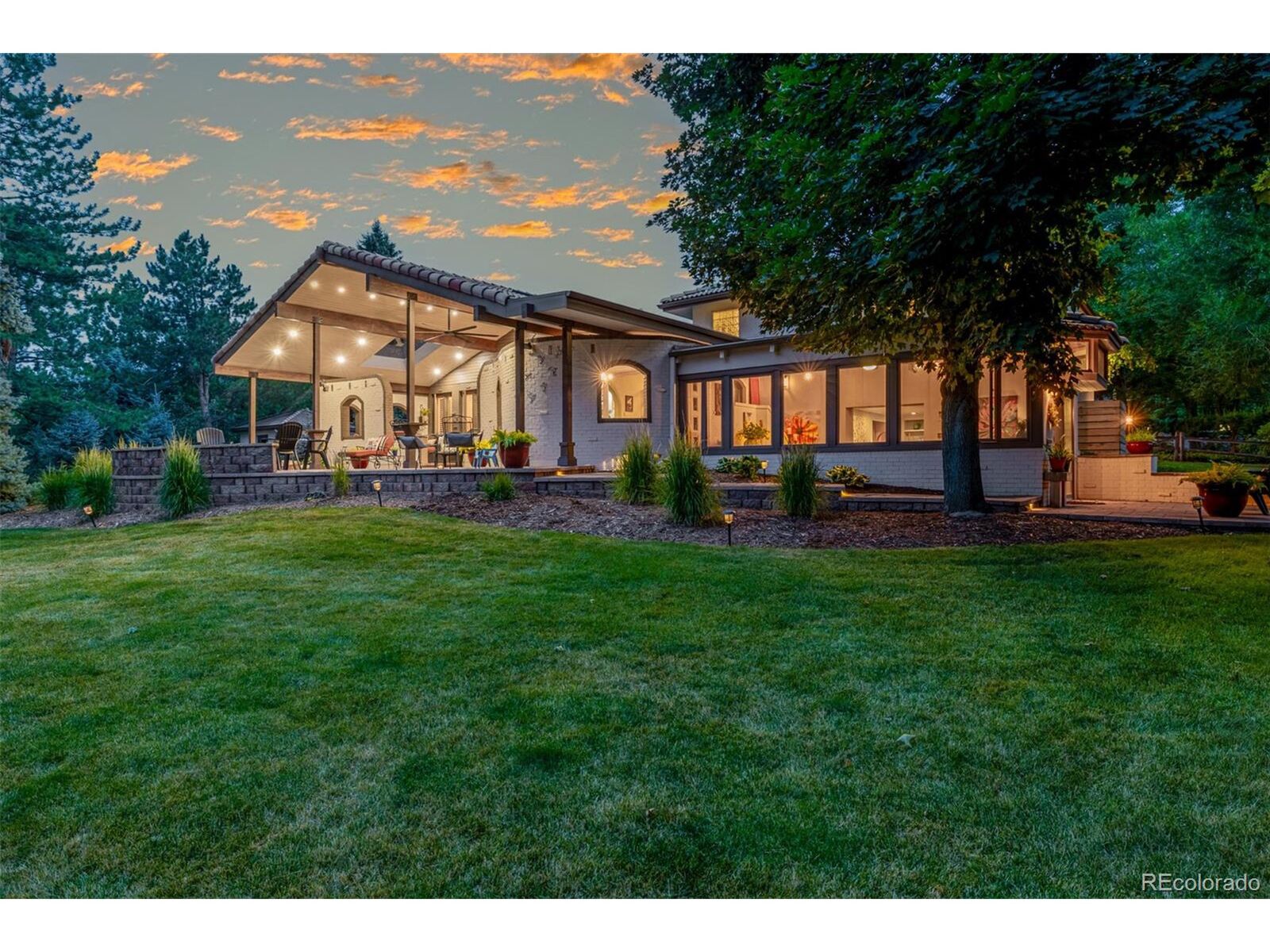 Property Photo: 3 E Belleview Ct CO 80121