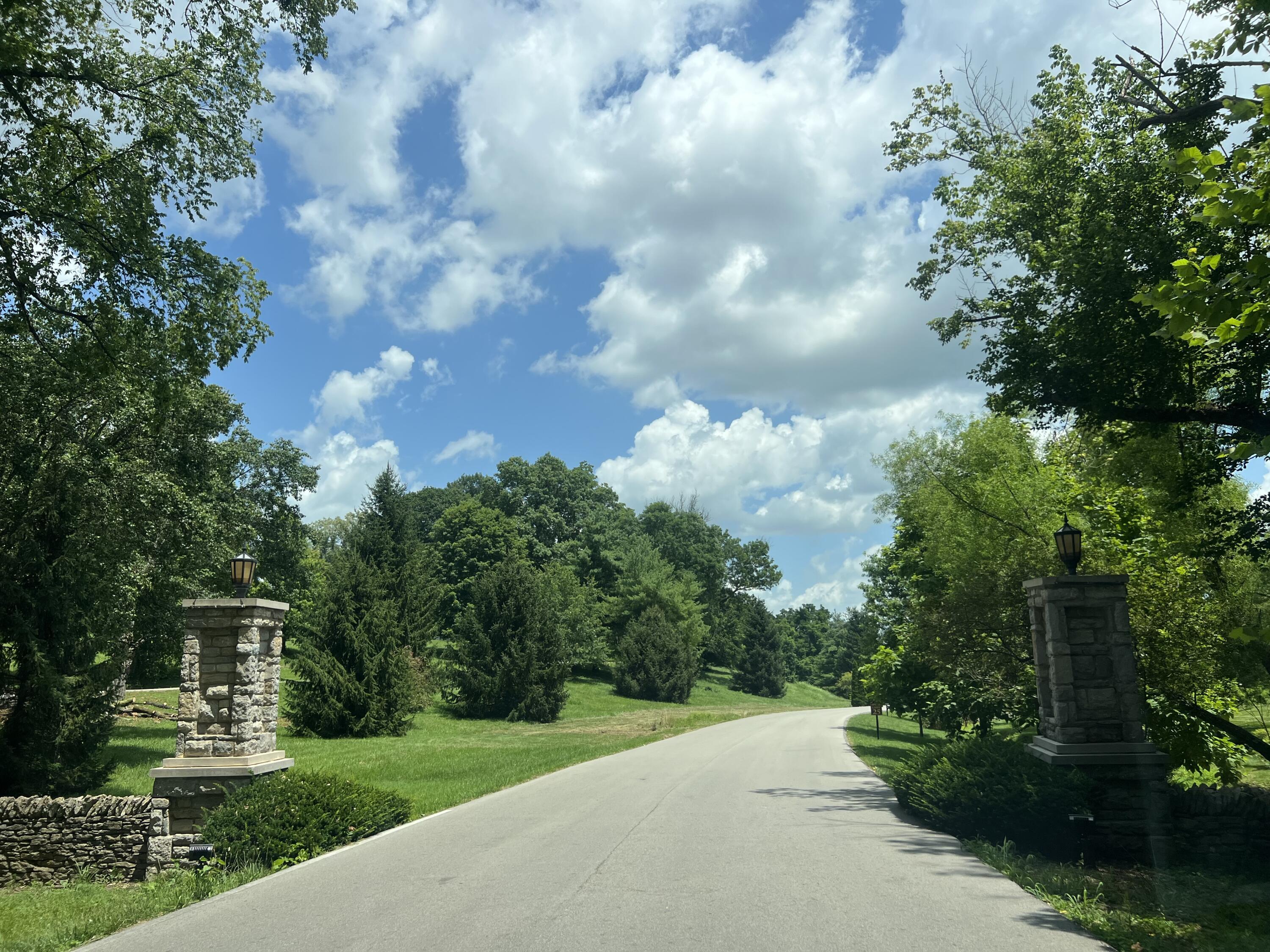 Property Photo:  205 Stonehedge  KY 40601 