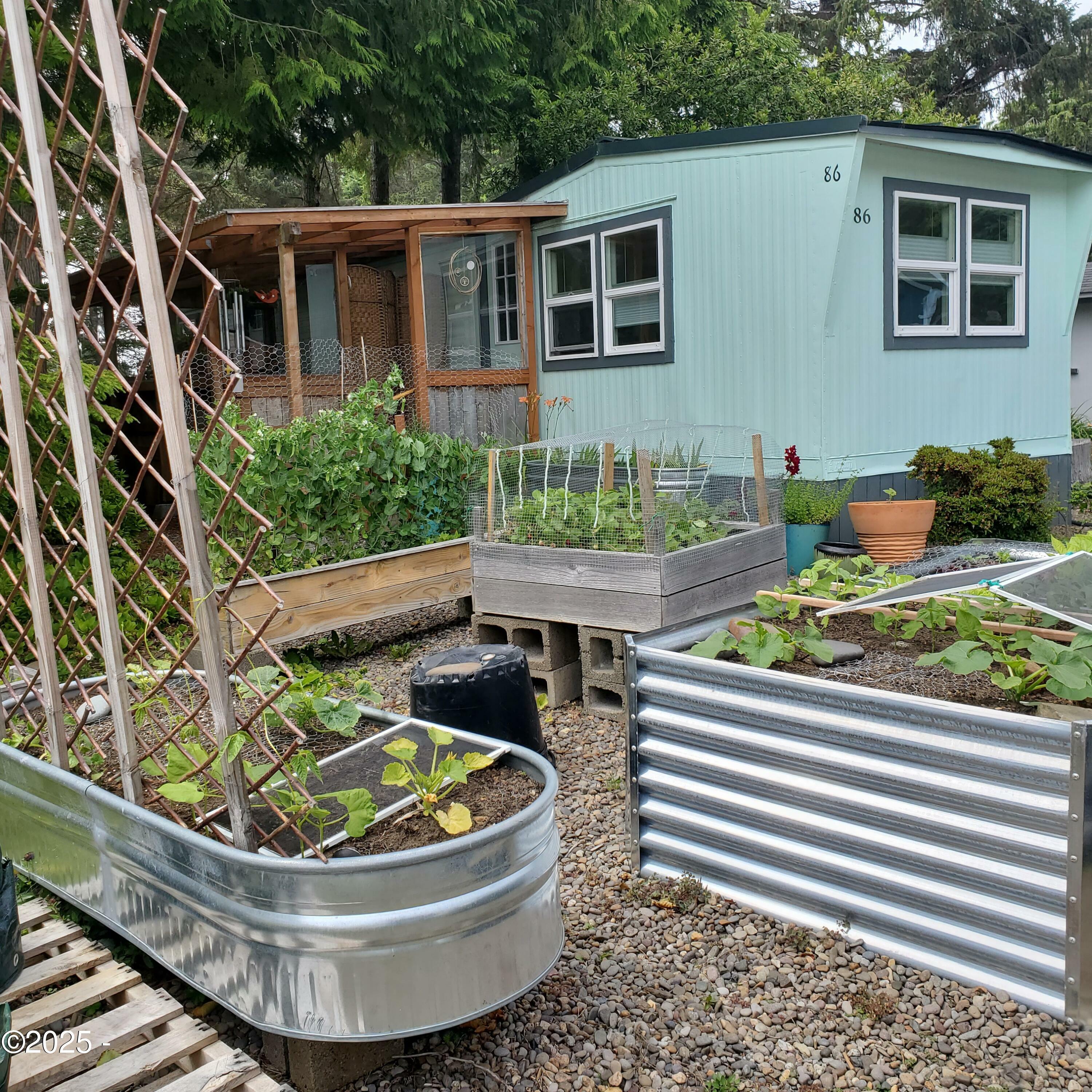 Property Photo: 4875 N Hwy 101 86 OR 97341