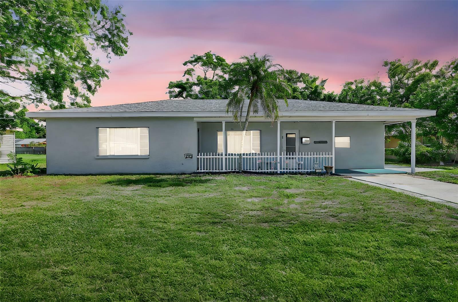 Property Photo: 2622 11th Avenue W FL 34205