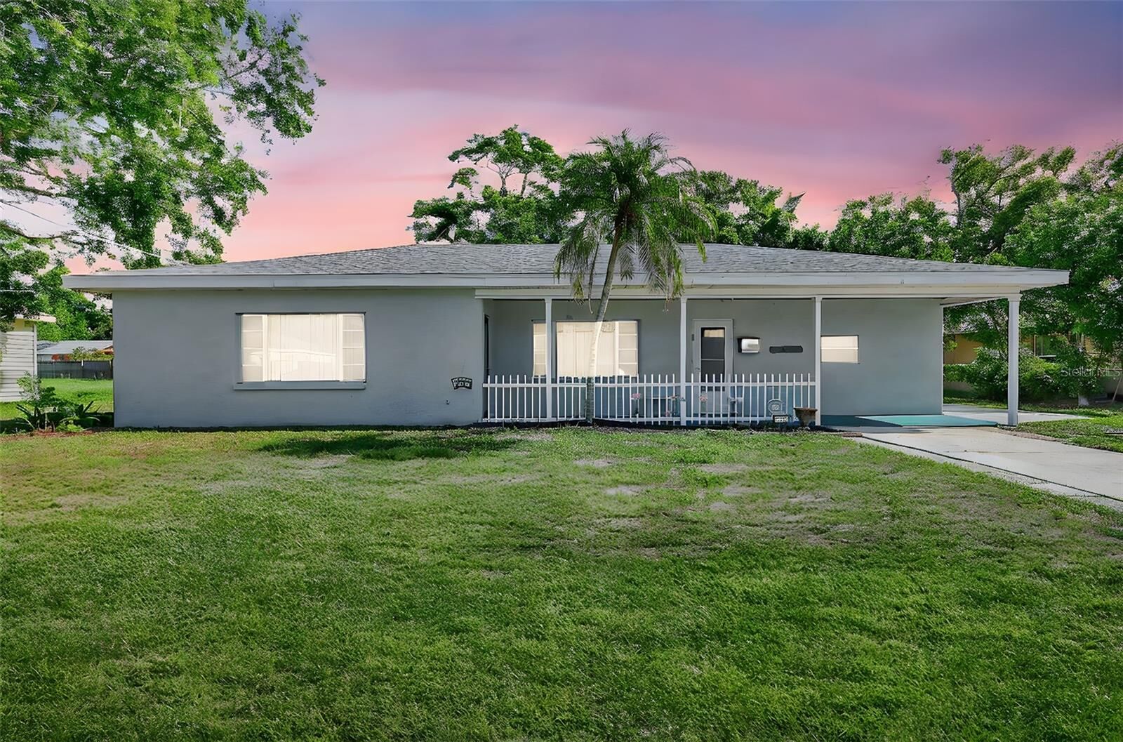 Property Photo: 2622 11th Avenue W FL 34205