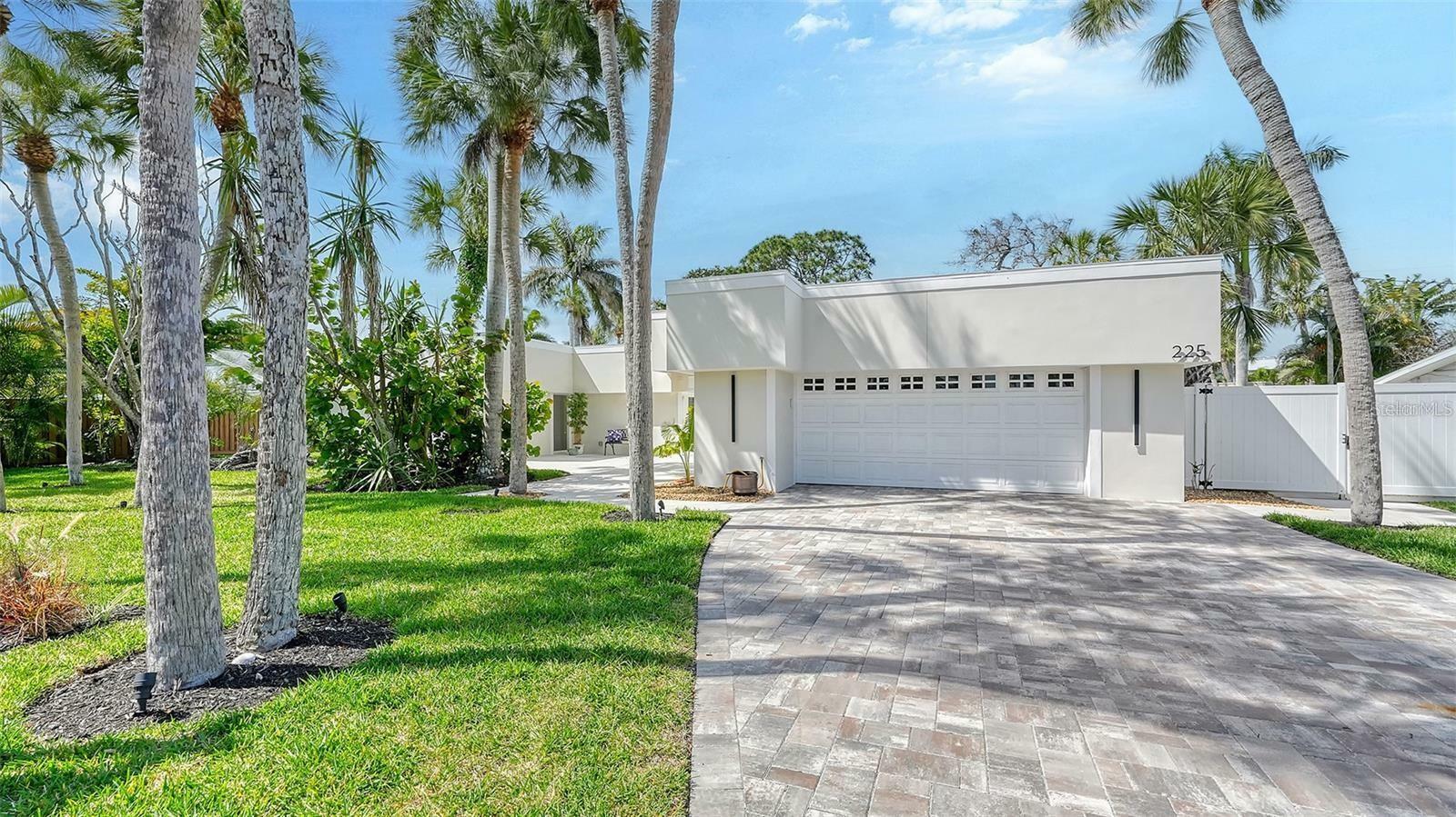 Property Photo: 225 N Blvd Of The Presidents FL 34236
