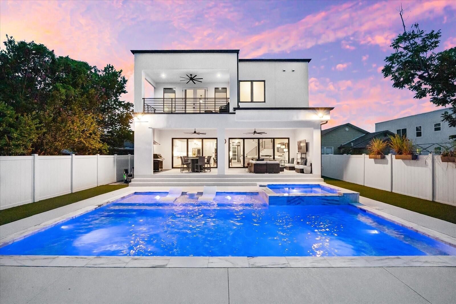 Property Photo:  2707 Ridgewood Avenue  FL 33602