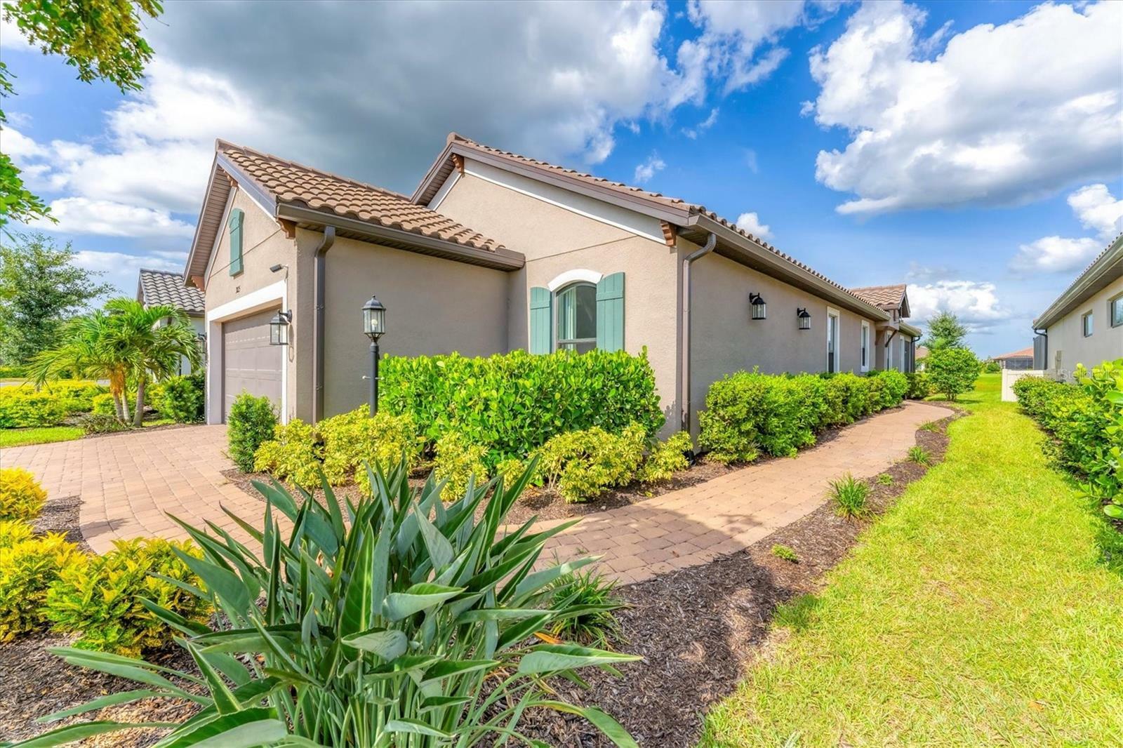 Property Photo: 3025 Veneto Court FL 34211