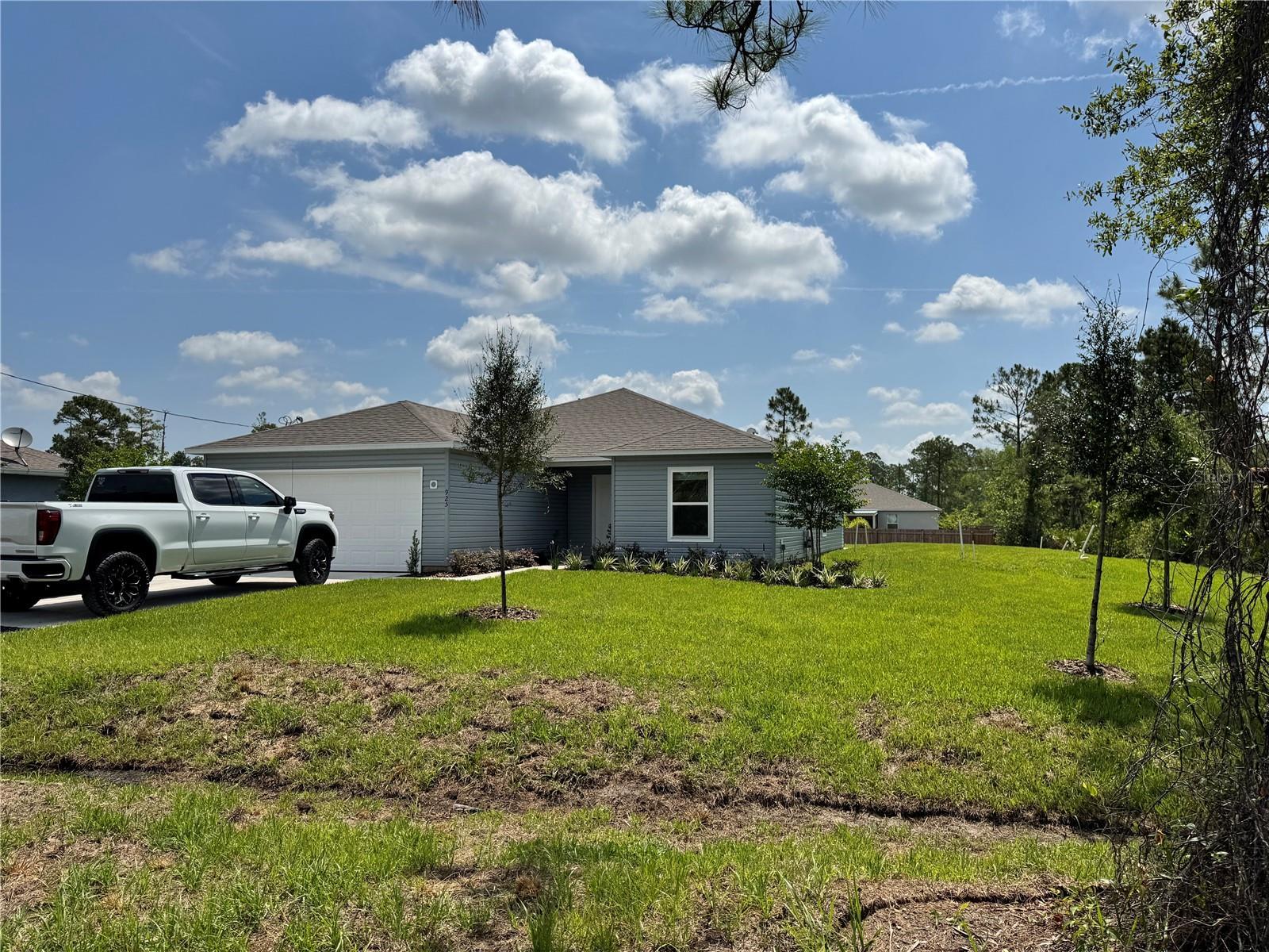 Property Photo: 925 10th Avenue FL 32724