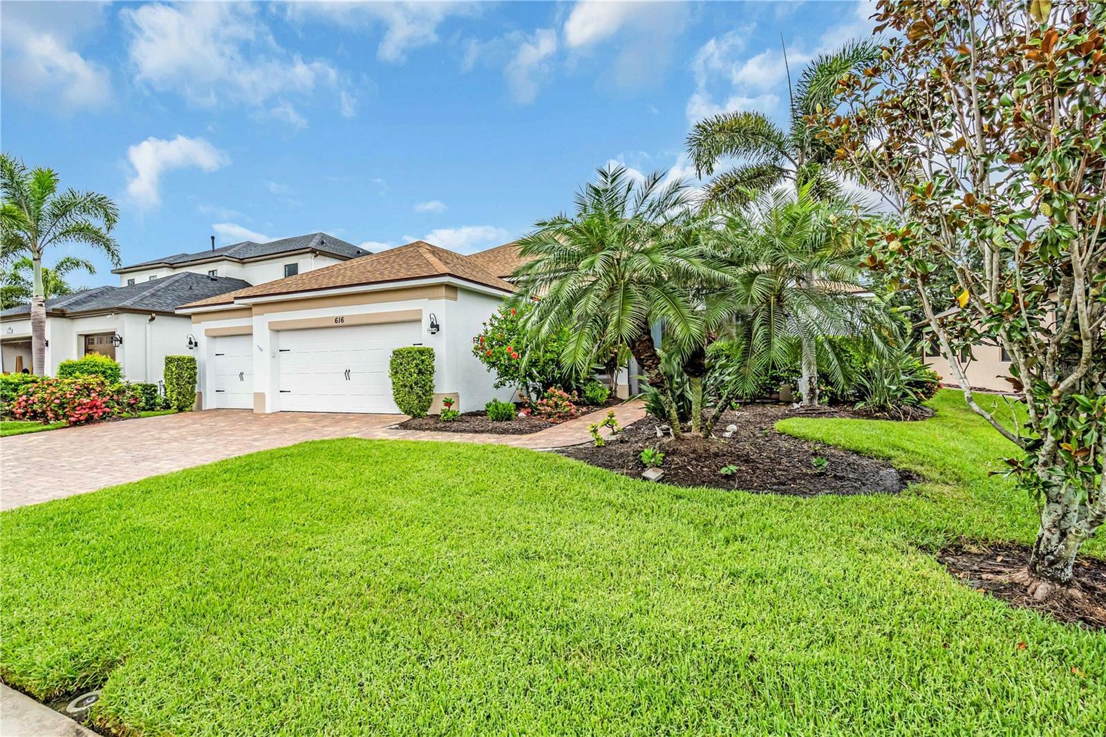 Property Photo: 616 Dogwood Run FL 34212