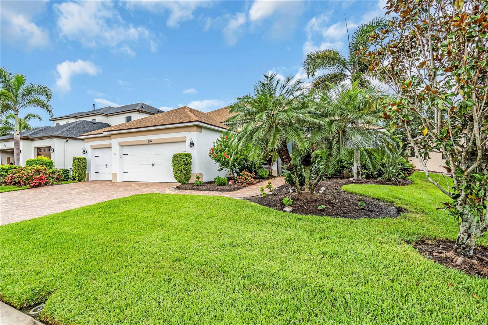 Property Photo: 616 Dogwood Run FL 34212