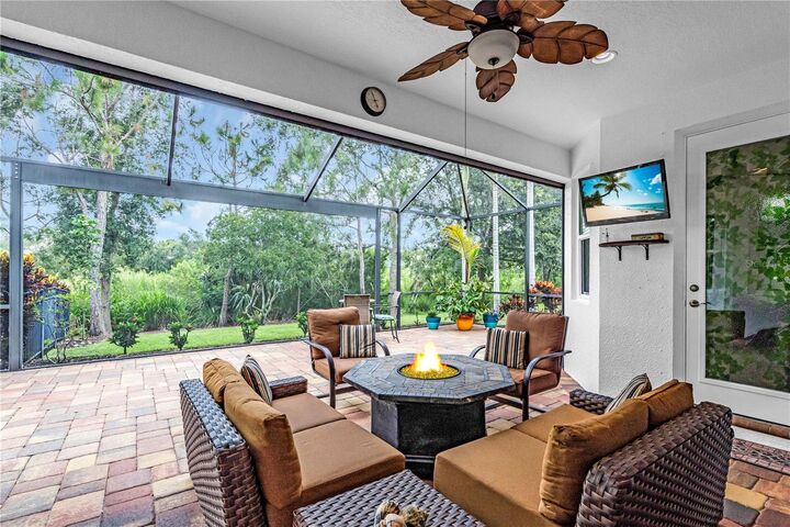 Property Photo: 616 Dogwood Run FL 34212