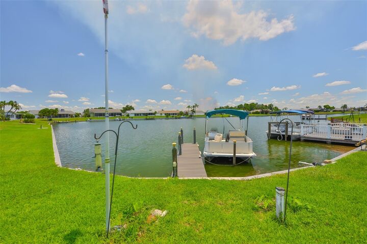 Property Photo:  1811 Milford Circle  FL 33573 