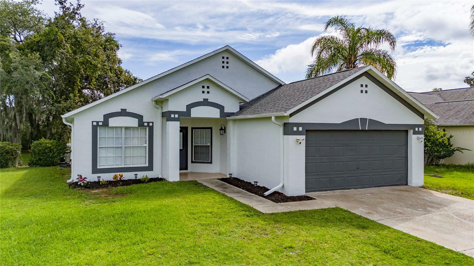 Property Photo: 566 Sunridge Woods Boulevard FL 33837