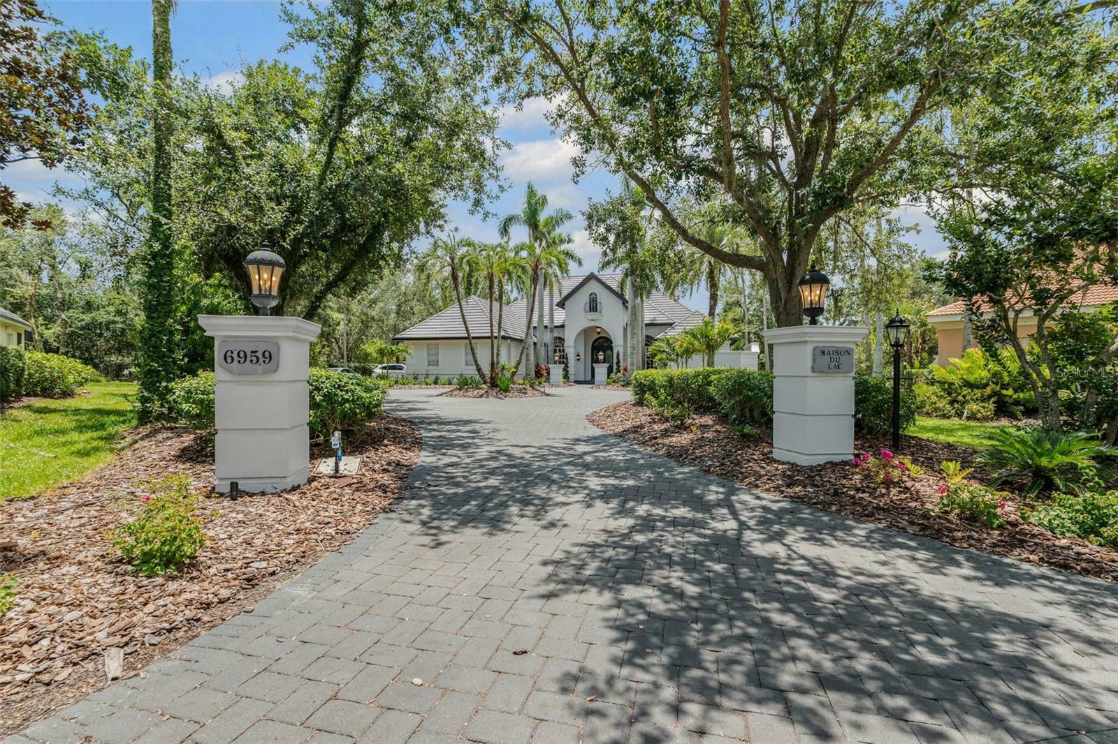 Property Photo: 6959 Westchester Circle FL 34202