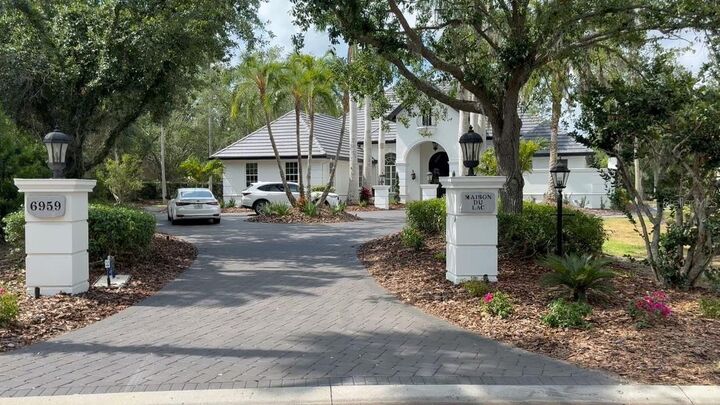 6959 Westchester Circle  Bradenton FL 34202 photo