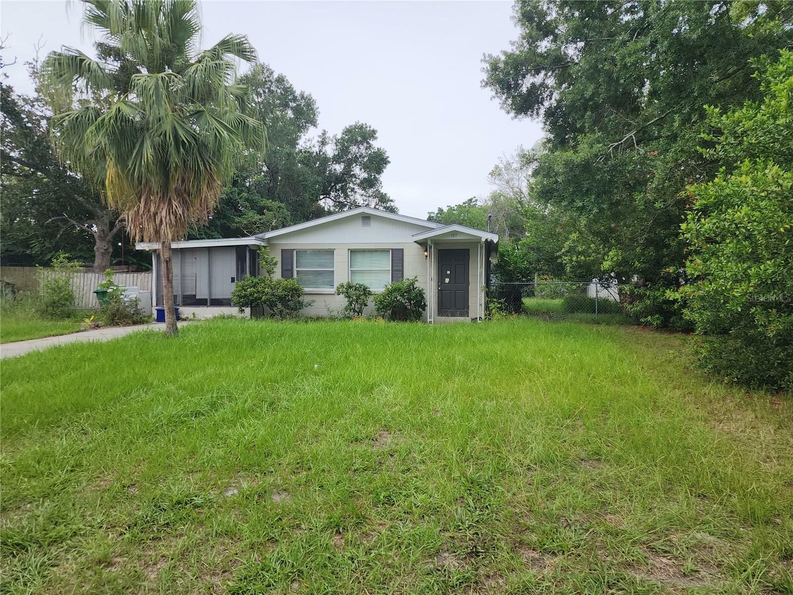 Property Photo: 1711 E Poinsettia Avenue FL 33612