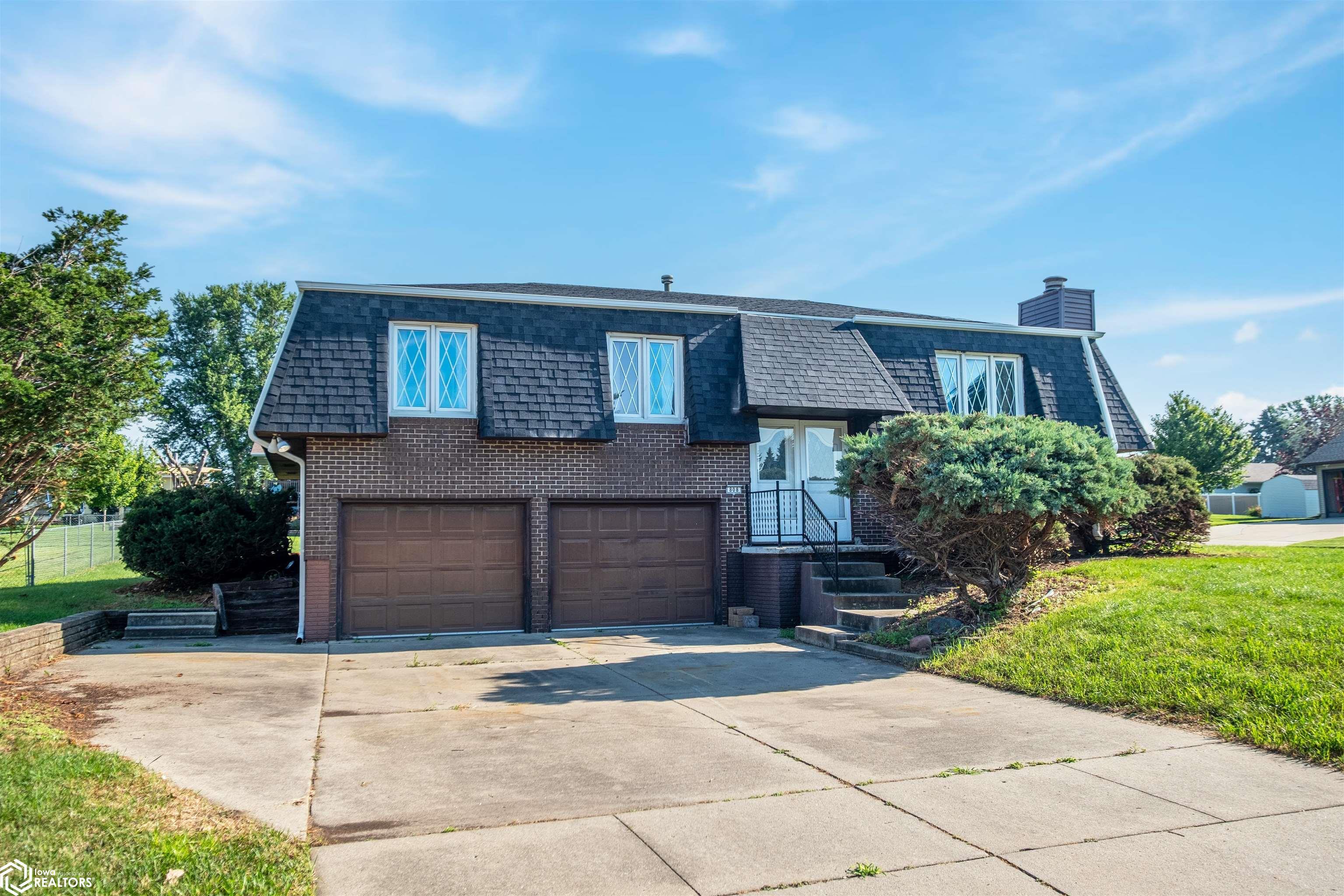 Property Photo: 808 Henry Drive IA 50158