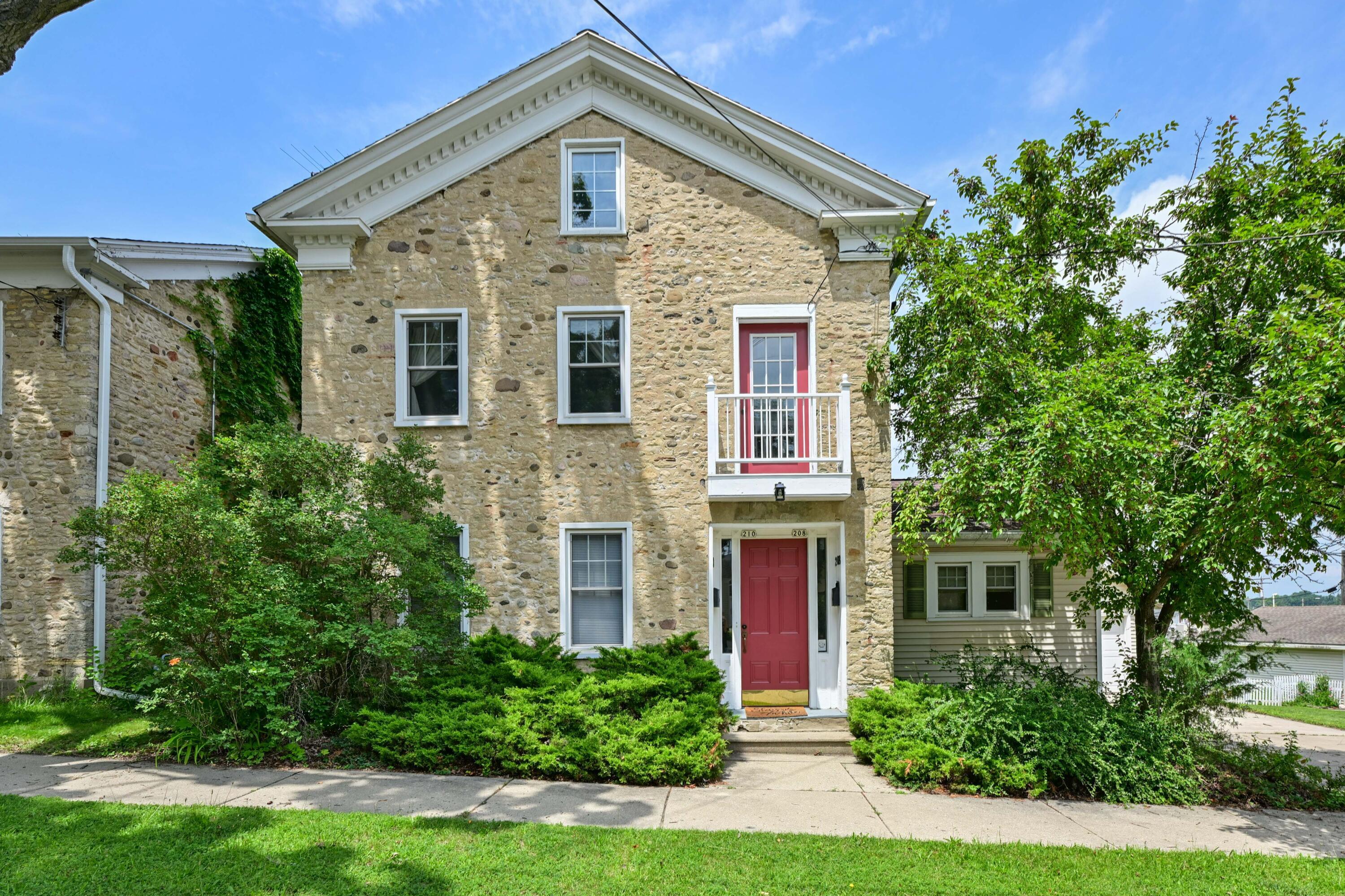 Property Photo:  208 W Jefferson St 210  WI 53105 