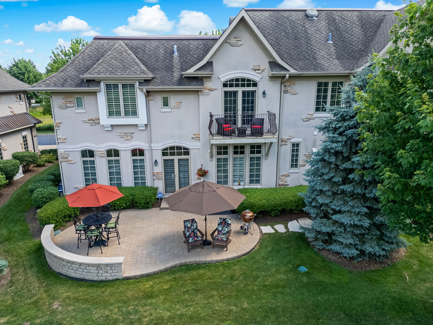 Property Photo: 8 Willowcrest Drive IL 60523